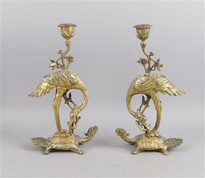 Zwei Kerzenleuchter in Form von Kranichen auf Schildkröten, - Antiques