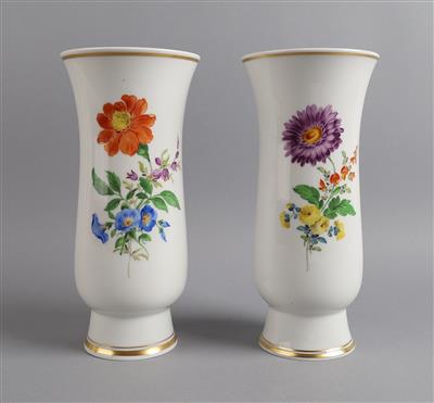 2 Meissen Fußvasen, - Antiquariato