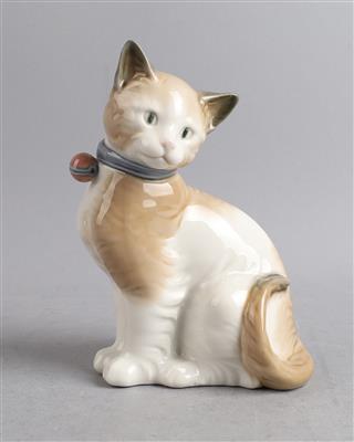 Sitzende Katze mit Glöckchenhalsband, - Antiquariato