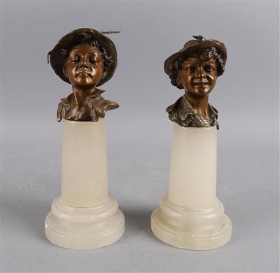 Zwei Bronzebüsten, Jungen mit Hut, - Works of Art