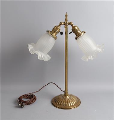 Tischlampe mit zwei Glasschirmen, - Antiquariato