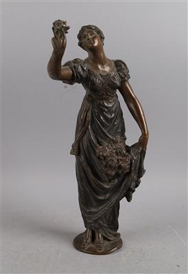 Bronze, Junge Dame mit Rosen, - Antiquitäten