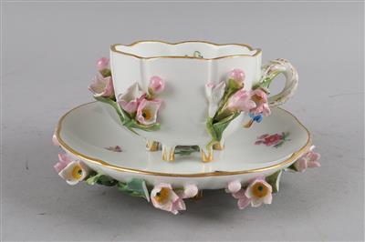 Meissen - Tasse mit Untertasse, - Works of Art