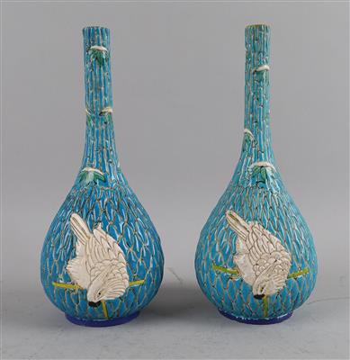 Paar Vasen mit Kakadu-Motiven, - Antiquariato