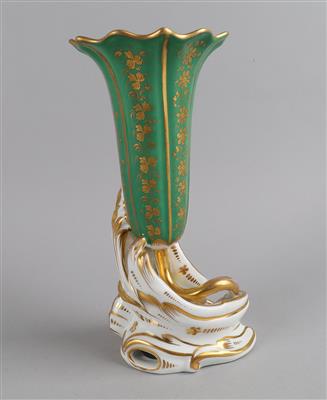 Vase in Form eines Blütenkelches, - Antiquariato