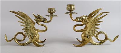 Zwei Kerzenleuchter in Form von Drachen, - Works of Art