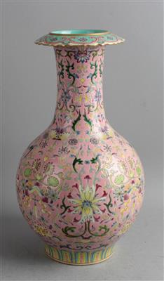 Famille rose Vase, - Antiquitäten