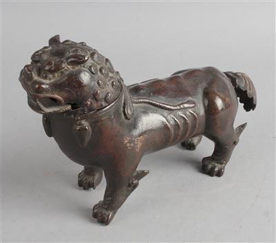 Räuchergefäß in Form eines buddhistischen Löwen, - Antiquitäten
