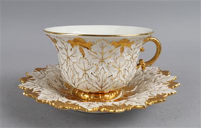 Meissen Tasse mit Untertasse, - Antiquariato