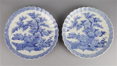 Paar blau-weiße Teller, Japan, Meiji/Taisho Zeit, - Starožitnosti