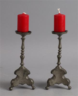 Paar kleine Kerzenleuchter, - Antiquitäten