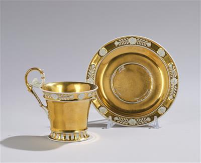 Goldene Tasse mit Untertasse, Wien, - Antiquitäten