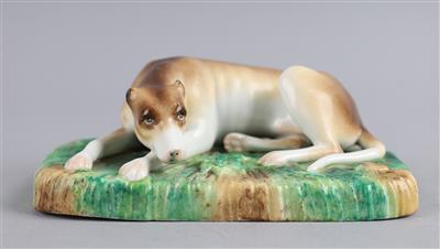 Liegender Hund auf Wiesensockel, Portheim und Sohn, - Works of Art