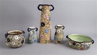 3 Jugendstil Vasen, 1 Übertopf, 1 Schale, - Works of Art