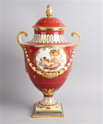 Sockelvase mit Deckel, - Antiquariato