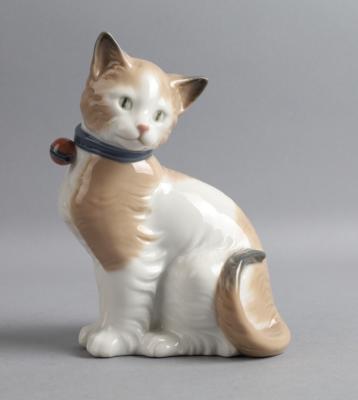 Sitzende Katze mit Glöckchen, Nao, - Starožitnosti