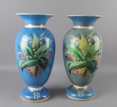 Paar Vasen mit Maiglöckchendekor, Böhmen, Ende 19. Jh., - Works of Art