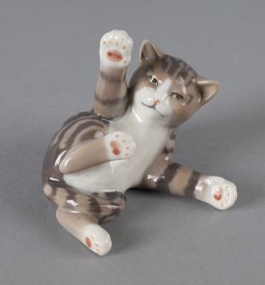 Spielende Katze, Royal Copenhagen, - Works of Art