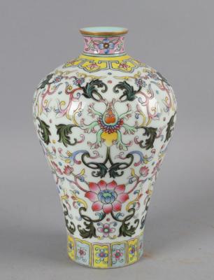 Famille rose Vase, China, Siegelmarke Daogang, 20. Jh., - Antiquitäten