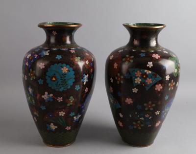 Paar Cloisonné Vasen, Japan, Meiji/Taisho Periode, - Antiquitäten