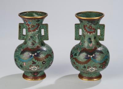 Paar Cloisonné Henkelvasen, Japan um 1900, - Starožitnosti