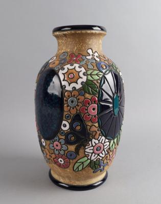 Vase mit Schmetterlings- und Floraldekor aus der Serie Campina, - Antiquitäten