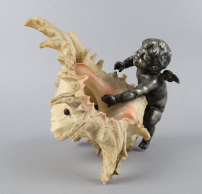 Putto greift nach Krabbe in Muschel, - Antiquariato