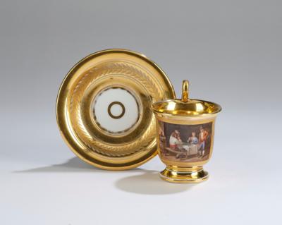 Tasse mit häuslicher Szene Untertasse mit Golddekoren, Paris, um 1840, - Antiquitäten