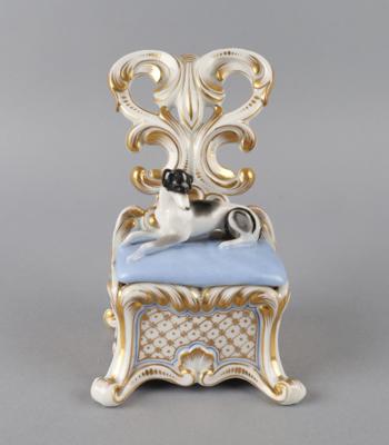 Tintenzeug in Form eines Stuhls mit Hund, Chodau 2. Hälfte 19. Jh., - Antiquariato