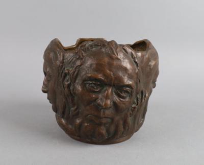 Bronzegefäß mit reliefierten Gesichtern, - Starožitnosti