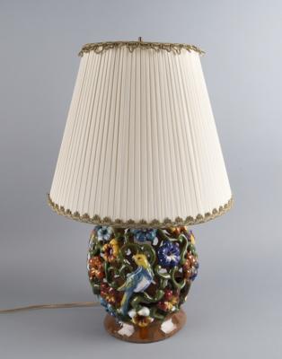 Tischlampe mit Fuß aus durchbrochen gearbeitetem Vogel- und Floraldekor, Entwurf: um 1920/35 - Works of Art