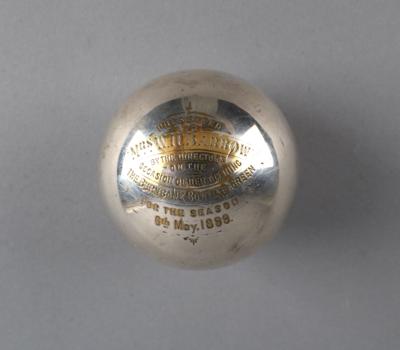 "Burnbank Bowling Green" Trophäe oder Präsent in Form einer Kugel, - Antiquariato