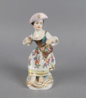 Sitzendes Gärtnermädchen mit Blumenkorb, Meissen 1995, - Starožitnosti