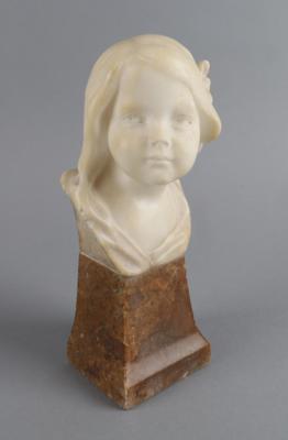 Büste eines Mädchens mit Schleife im Haar, Anfang 20. Jh., - Antiquitäten