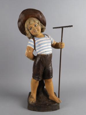 Kind mit Hut und Rechen, Ende 19. Jh., - Antiquitäten