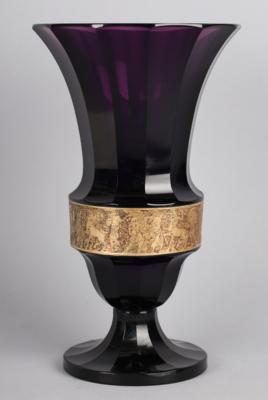 Vase mit Dekordarstellung bewaffneter Amazonen, Entwurf: Leo Moser zugeschrieben, um 1914 - Works of Art