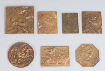 Konvolut aus sieben Bronze Plaketten, bezeichnet u. a.: J. Prinz, S. Schwartz, K. Perl, Grienauer, um 1900/15 - Works of Art