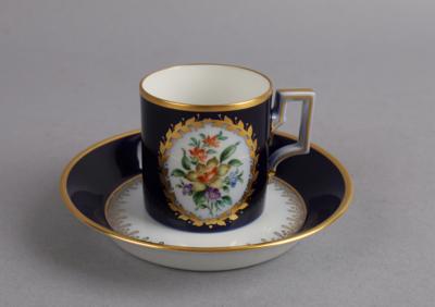 Tasse mit Untertasse, Wiener Porzellanmanufaktur Augarten, - Antiquitäten