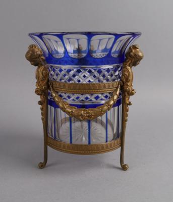 Vase in Bronzehalterung, - Antiquariato