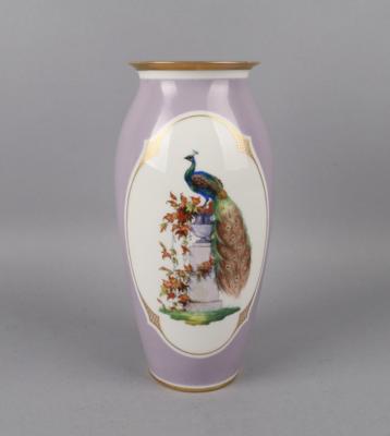 Vase mit Darstellung eines Pfauen und Weinlaubdekor, Wiener Porzellanmanufaktur Augarten, vor dem 2. Weltkrieg - Antiquariato