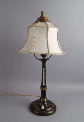 Tischlampe aus Metall mit gehämmerten Zierelementen, um 1900/20 - Antiquariato
