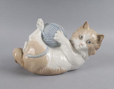 Katze mit Wollknäuel, Nao, - Antiquitäten