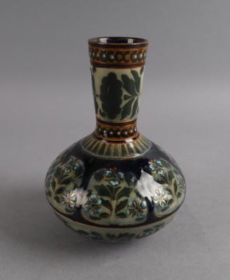 Vase mit floralem arabeskem Dekor, Royal Doulton, England, um 1920/30 - Antiquitäten