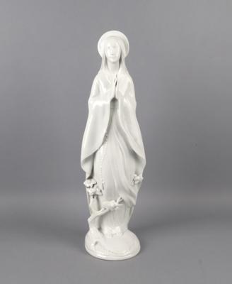 Ida Schwetz-Lehmann (1883-1971), hohe Lourdes Madonna, Modellnummer: 1743, Entwurf: 1937, Ausführung: Wiener Porzellanmanufaktur Augarten - Antiquariato