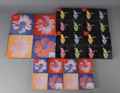 Platzteller und sechs Dessertteller mit Motiv 'Daisies', nach Andy Warhol (1928-1987), Firma Rosenthal, studio-line, in Originalkartons - Antiquariato