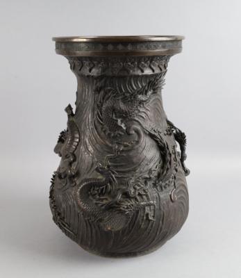 Bronzevase, Japan, 19. Jh., - Antiquitäten