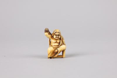 Netsuke eines Mannes auf Stuhl sitzend, Japan, Meiji Periode (1868-1912), - Antiquitäten