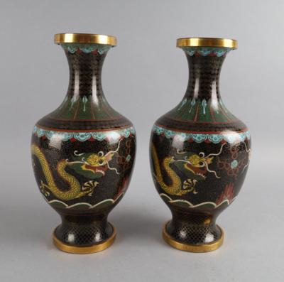 Paar Cloisonné Vasen, - Works of Art