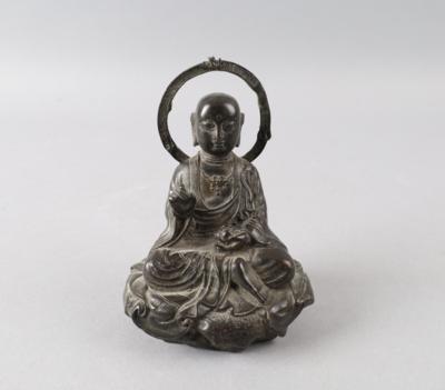Kleine Bronzefigur des Buddha, - Works of Art