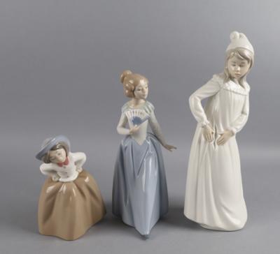 Drei Mädchenfiguren, Nao, Spanien - Antiquitäten